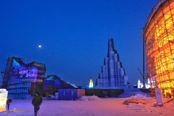 Chinese Artists Create Illuminated Snow Sculptures 20Th China Harbin Ice — Stock Photo, Image