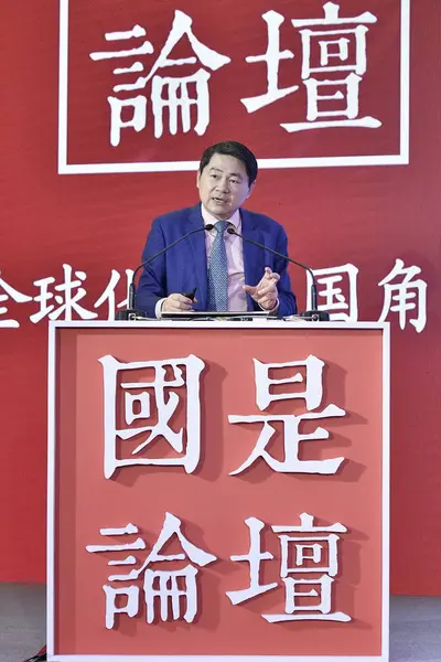 12月20日 中国与全球化中心 Ccg 创始人 总裁王惠耀在 8年北京国家事务论坛上发表讲话 — 图库照片