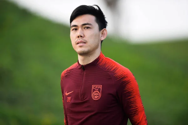 中国国家男足队员李学鹏参加2018年12月20日在卡塔尔多哈举行的2019年中非经亚洲杯的训练课 — 图库照片
