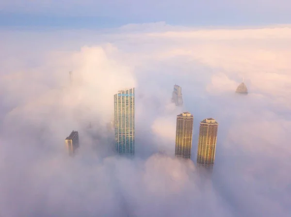 High Rising Будівель Хмарочосів Овіяні Густий Туман Місті Wuxi Східній — стокове фото