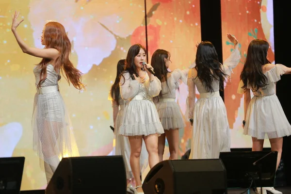 Membri Del Gruppo Femminile Sudcoreano Lovelyz Eseguono Una Vetrina Pubblicare — Foto Stock