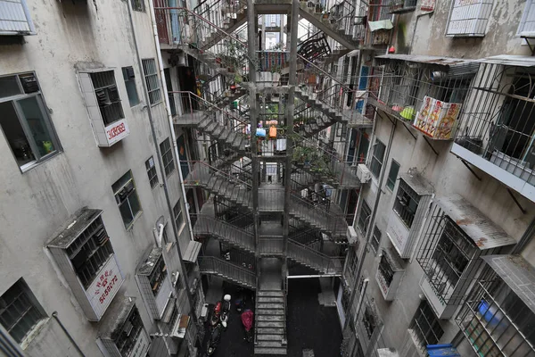 Vista Uma Escadaria Compartilhada Por Dois Edifícios Residenciais Uma Área — Fotografia de Stock