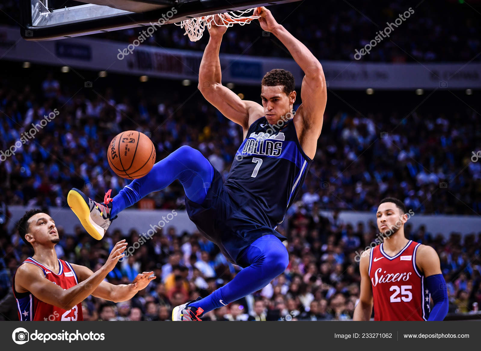 Dwight Powell Dallas Mavericks Dunks Philadelphia 76Ers Shenzhen