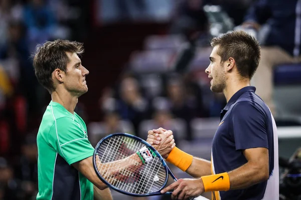 Borna Coric Croacia Derecha Interactúa Con Matthew Ebden Australia Partido — Foto de Stock