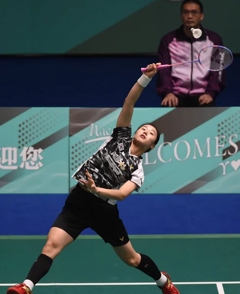 韓国の李 中国の李 Xuerui にショットを返します女子シングルスの彼らの第二ラウンドの試合で大会中に Hsbc Bwf 世界ツアー マカオ オープン バドミントン — ストック写真