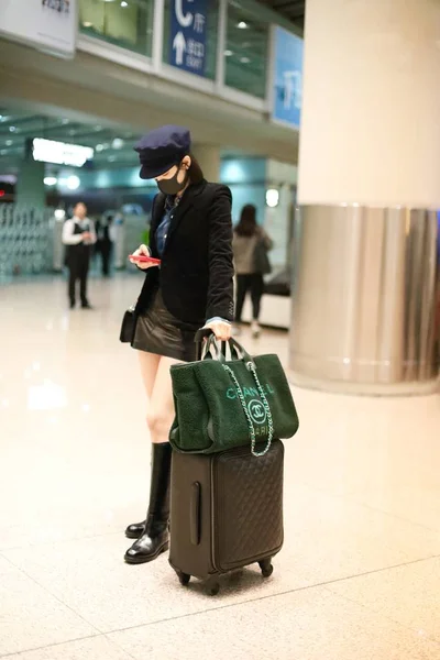 中国歌手兼女演员维多利亚 宋或宋谦抵达北京首都国际机场 2018年10月10日 — 图库照片
