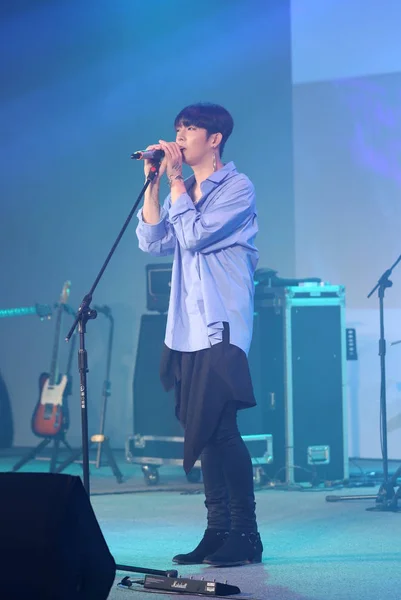 2018年10月21日 韩国南方俱乐部乐队的 Nam Tae Hyun 在台湾台北举行的2018年台湾演唱会上表演 — 图库照片