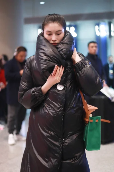 Supermodelo Chinês Sui Retratado Aeroporto Internacional Hongqiao Xangai China Novembro — Fotografia de Stock