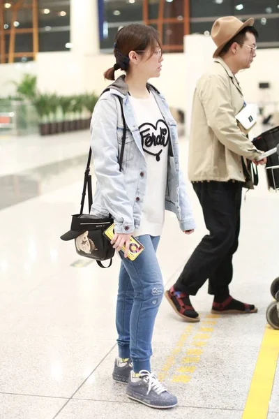 Chinese Singer Jane Zhang Zhang Liangying Arrives Beijing Capital International — Stock Photo, Image