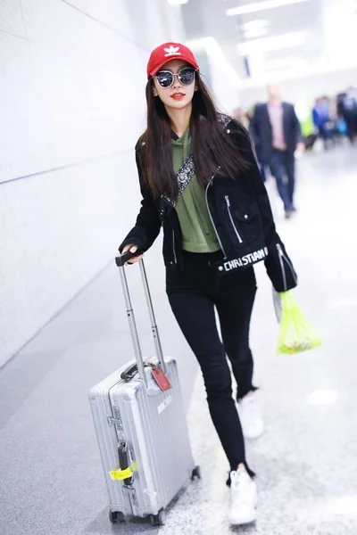 Hong Kong Singer Angelababy Pictured Shanghai Hongqiao International Airport Shanghai — Stock Photo, Image