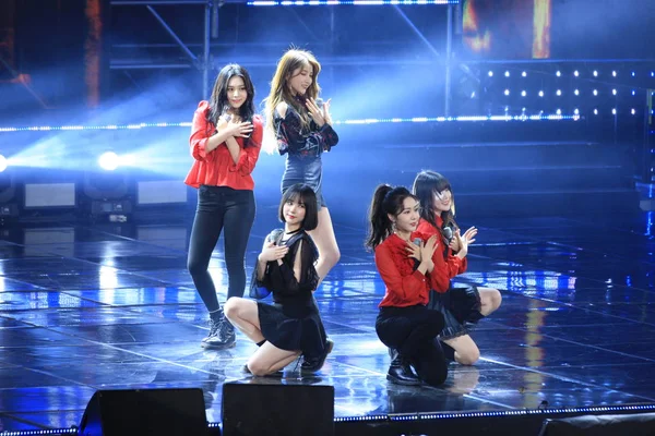 Les Membres Groupe Filles Sud Coréen Gfriend Produisent Lors Concert — Photo