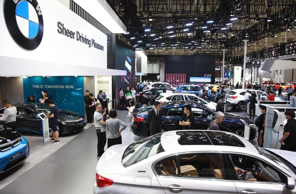 People Visit Stand Bmw Automobile Exhibition Nanjing City East China — Stock Photo, Image