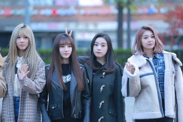 ドリーム キャッチャーの韓国の女の子のグループのメンバーに出席 音楽プログラム ミュージック バンク プログラム のソウル 南朝鮮のエピソードの撮影セッション 2018 — ストック写真