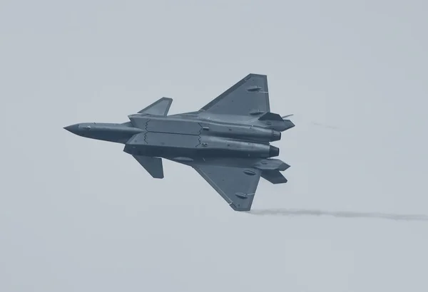 Avión Combate Furtivo Del Ejército Popular Liberación China Pla Vuela — Foto de Stock