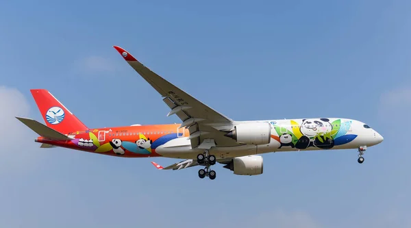 Avião Jato Airbus A350 Sichuan Airlines Com Uma Cobertura Especial — Fotografia de Stock