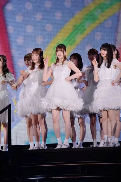 Saito Asuka Right Other Members Japanese Girl Idol Group Nogizaka46 — Stock Photo, Image