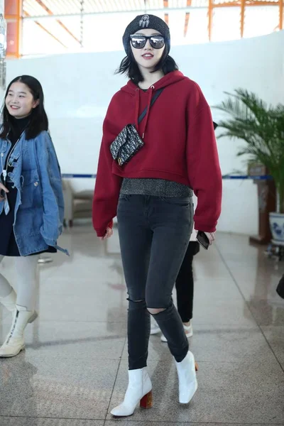 Китайская Актриса Цзин Тянь Прибывает Международный Аэропорт Пекина Перед Вылетом — стоковое фото