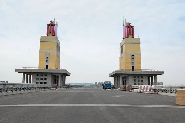 Pohled 70Metr Vysoká Předmostí Nanjing Yangtze River Bridge Rekonstruovaných Budov — Stock fotografie