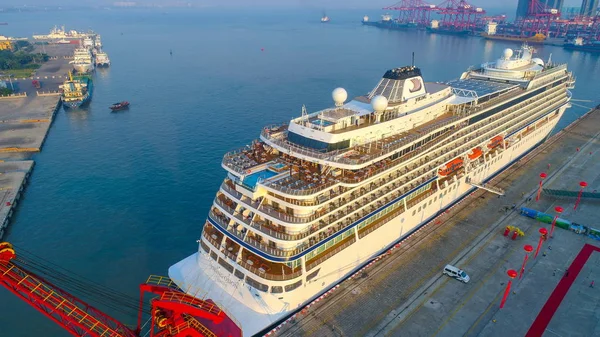 Crucero Estadounidense Viking Orion Está Atracado Ciudad Portuaria Haikou Por — Foto de Stock