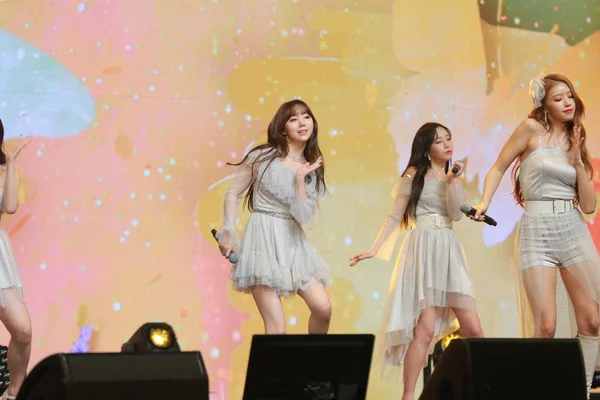 Leden Van Zuid Koreaanse Meisjesgroep Lovelyz Uitvoeren Een Showcase Voor — Stockfoto