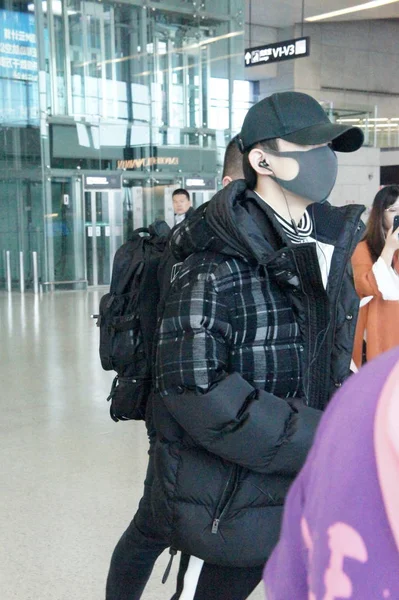 Cantante Jackson Yee Yangqianxi Del Grupo Chino Tfboys Llega Aeropuerto —  Fotos de Stock