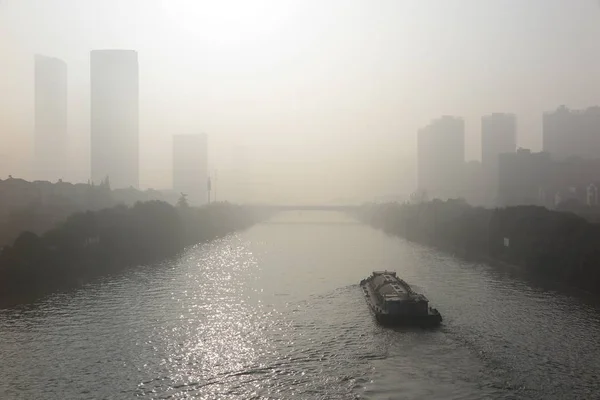 Boats Travels River Heavy Fog Wuxi City East China Jiangsu — Stock Photo, Image
