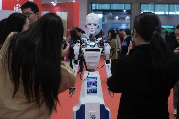 Robot Humanoide Trabaja Durante Congreso Mundial Información Geoespacial Las Naciones —  Fotos de Stock