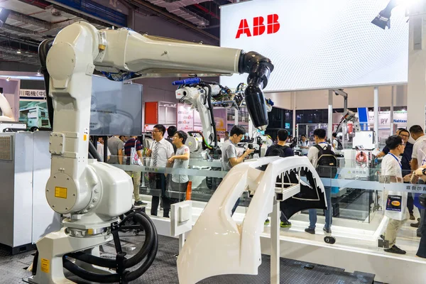 Brazo Robot Exhibe Stand Abb Durante 20ª Feria Internacional Industria —  Fotos de Stock