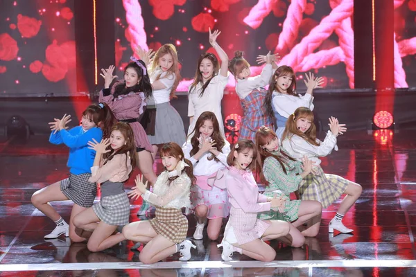 Members South Korean Girl Group Izone Stylized One Perform Filming — Stock Photo, Image