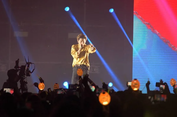 Зико Южнокорейской Бойз Бэнда Block Выступает Концерте King Zelle Tour — стоковое фото