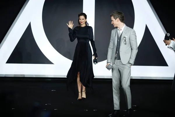 Amerikansk Skådespelerska Katherine Waterston Vänster Och Engelsk Skådespelare Eddie Redmayne — Stockfoto