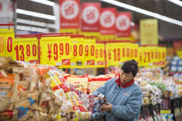 Клієнт Магазини Закуски Супермаркеті Місті Тайюань Провінція Шаньсі Північного Китаю — стокове фото
