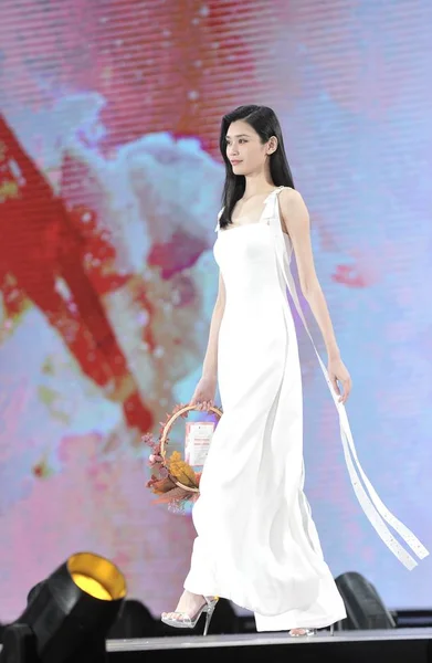 Victoria Secret Angel Chinese Model Mengyao Better Known Ming Performs — Stock Photo, Image