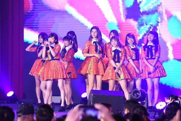 Members Taiwanese Idol Girl Group Akb48 Team Perform Concert Taipei — Stock Photo, Image