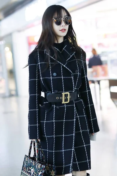 Actriz Hong Kong Angelababy Llega Aeropuerto Internacional Shanghai Hongqiao Antes —  Fotos de Stock