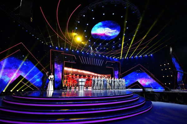 Игроки Shanghai Sipg Выступают Отпраздновать Свой Первый Истории Титул Китайской — стоковое фото