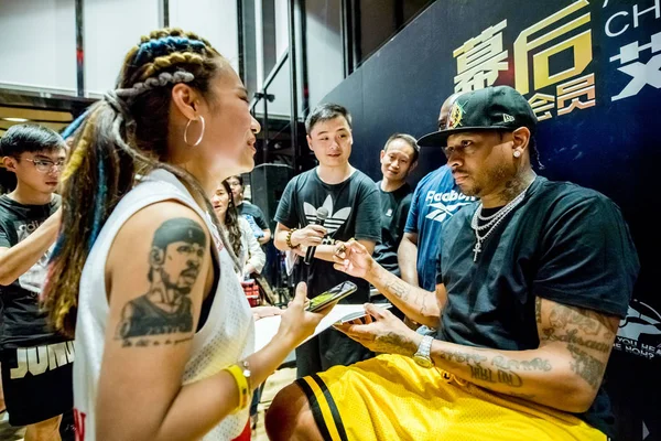Nba 球星艾伦 艾弗森出席2018年10月4日在中国上海举行的2018年中国巡回赛球迷会议 — 图库照片