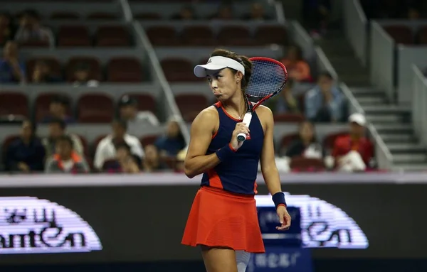 Wang Qiang Chin Reaguje Jak Ona Startuje Przeciwko Karolina Pliskova — Zdjęcie stockowe