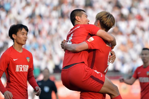 Pemain Tianjin Quanjian Merayakan Setelah Mencetak Gol Melawan Shanghai Sipg — Stok Foto