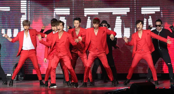 Taiwan Out Les Membres Boys Band Sud Coréen Shinhwa Produisent — Photo