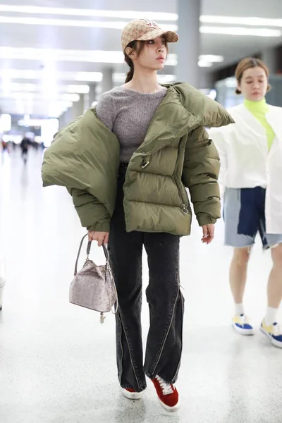 Ταϊβανικό Τραγουδιστή Jolin Tsai Φτάνει Στο Shanghai Hongqiao Διεθνές Αεροδρόμιο — Φωτογραφία Αρχείου