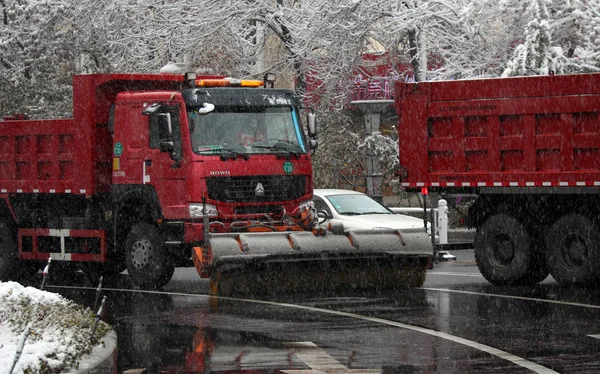 Снегоочистители Городе Урумчи Северо Западный Синьцзян Уйгурский Автономный Район Китая — стоковое фото