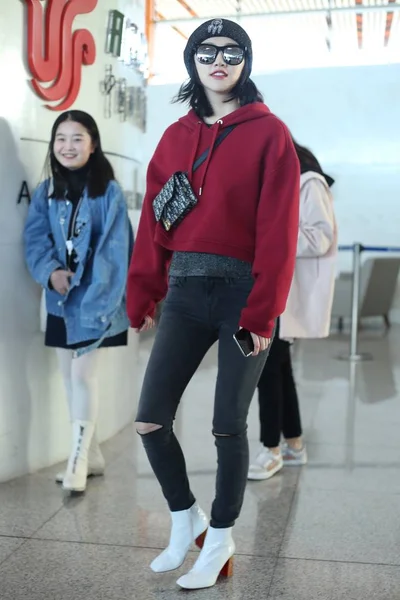 Kínai Színésznő Jing Tian Megérkezik Peking Főváros Nemzetközi Repülőterén Előtt — Stock Fotó