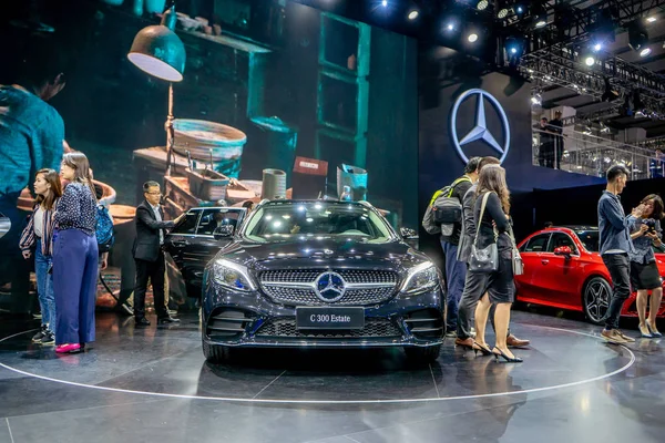 Människor Besöker Montern Mercedes Benz Daimler Kina Guangzhou International Automobile — Stockfoto