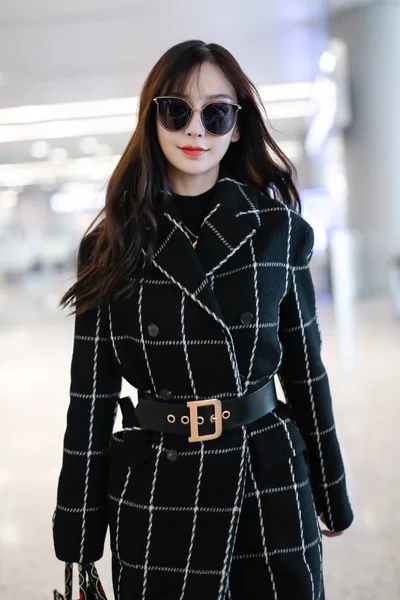 Actriz Hong Kong Angelababy Llega Aeropuerto Internacional Shanghai Hongqiao Antes —  Fotos de Stock