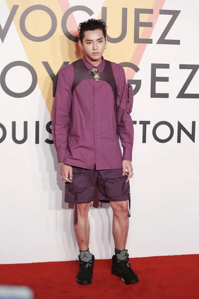 Cântărețul Actorul Chinez Kris Sau Yifan Sosește Expoziția Louis Vuitton — Fotografie, imagine de stoc