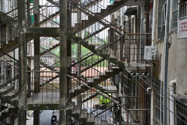 Vista Uma Escadaria Compartilhada Por Dois Edifícios Residenciais Uma Área — Fotografia de Stock