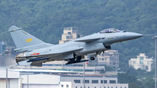 Ein 10B Kampfjet Der Chinesischen Volksbefreiungsarmee Pla Luftwaffe Nimmt Einer — Stockfoto