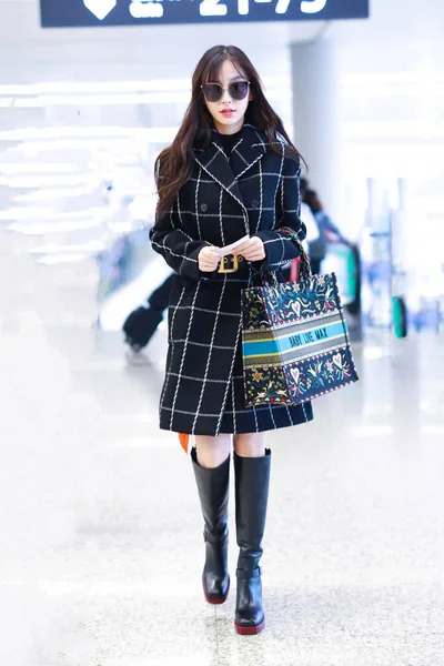 Atriz Hong Kong Angelababy Chega Aeroporto Internacional Hongqiao Xangai Antes — Fotografia de Stock