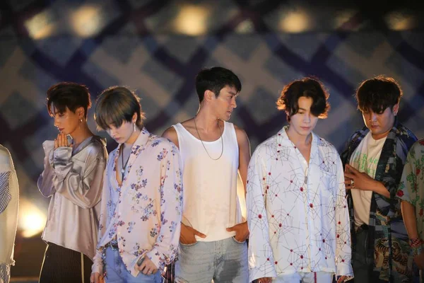 Tomto Obrázku Podkladů Členové Skupiny Jihokorejské Chlapce Super Junior Zúčastnit — Stock fotografie